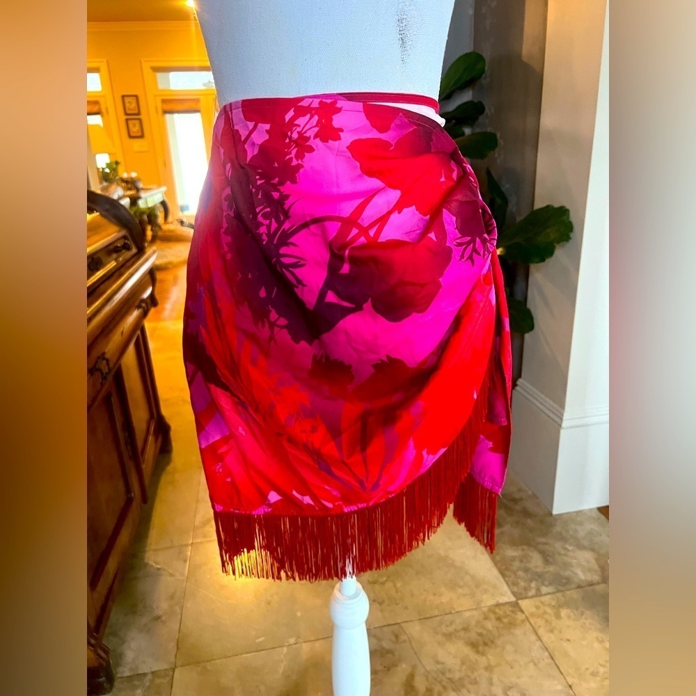 PrettyLittleThing ladies, pink fringe skirt side tie with fringe , NWT size 6 - Picture 4 of 11